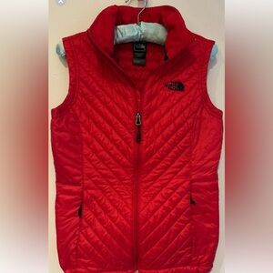 Women’s The North Face lightweight insulated vest